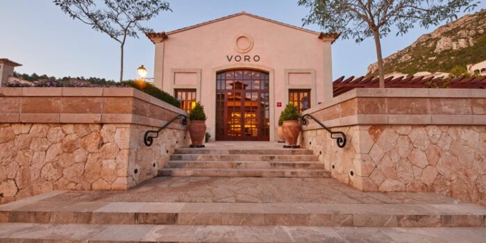 Clients 6 VORO Restaurant Entrance 1