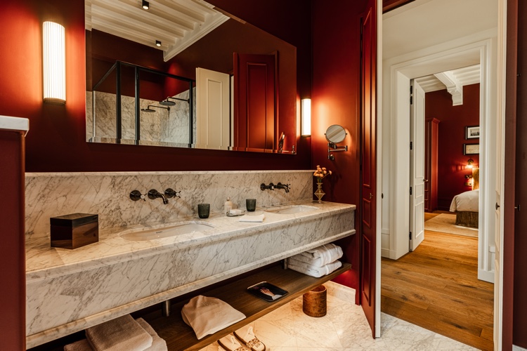 1898 Porter’s house launches in Ghent, Belgium 5 09.Porters Family Suite